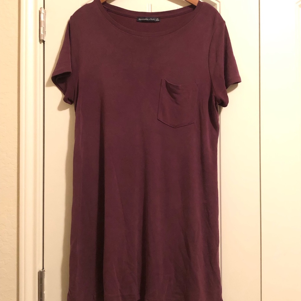 Abercrombie & Fitch Maroon T-Shirt Dress. L.